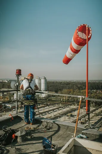 Alpinator - Prace Wysokościowe | Usługi Alpinistyczne | Alpinizm Przemysłowy